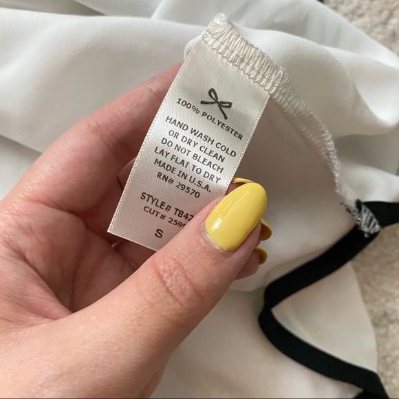 EVERLY White Trim Keyhole Short Sleeve Blouse - Picture 6 of 7